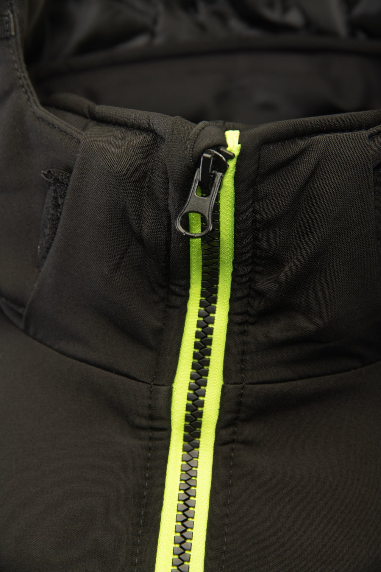 benefit_ocieplany_softshell_rival_(4).jpg