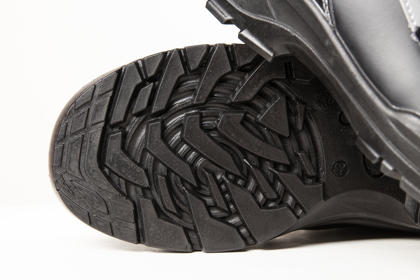 buty_robocze_z_podnoskiem_bearfield_trzewik_r02_lico_s3_src_(6).jpg