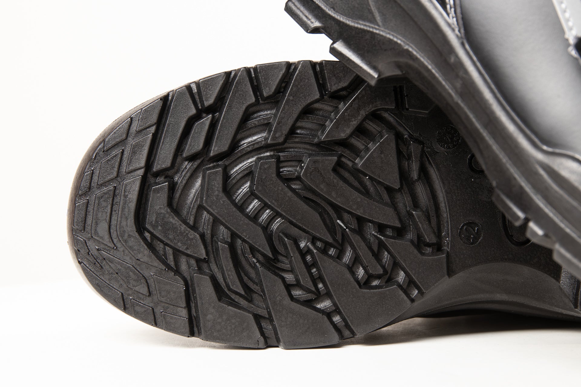 buty_robocze_z_podnoskiem_bearfield_trzewik_r02_lico_s3_src_(6).jpg